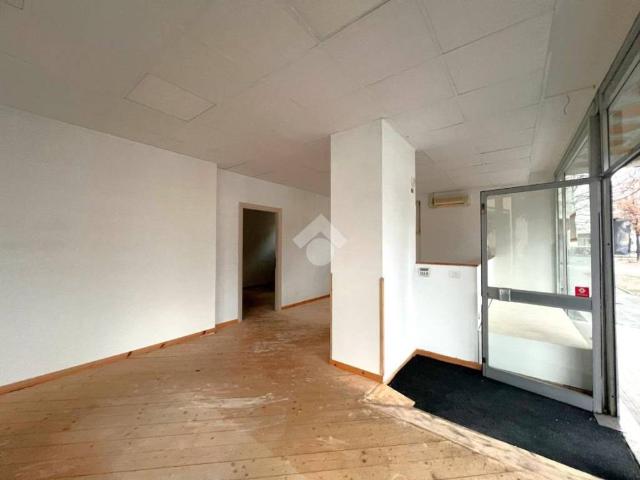 Locale Commerciale in affitto a Morbegno, Lombardia