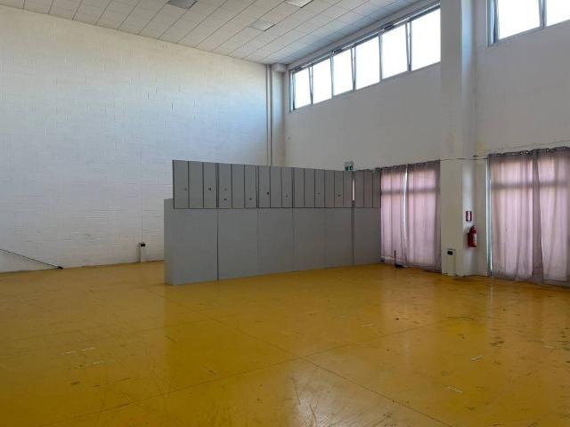 Locale Commerciale in affitto a Nuovo Circondario Imolese, Imola