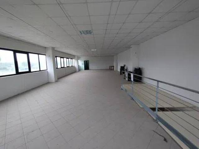 Locale Commerciale in affitto a Marche, Macerata