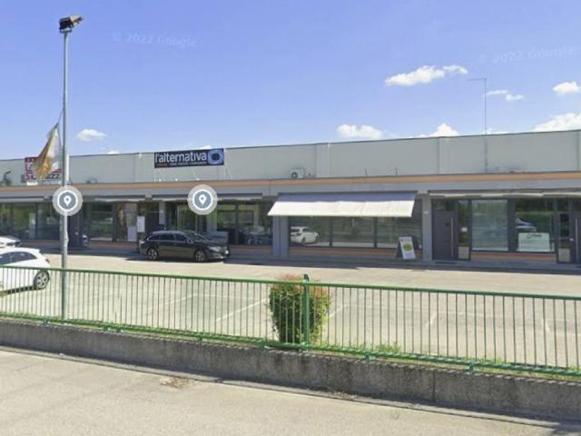 Locale Commerciale in affitto a Motta Di Livenza, Veneto