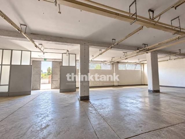 Locale Commerciale in affitto a Belvedere, Motta Sant'Anastasia