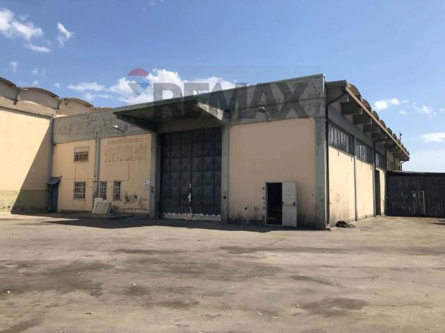 Locale Commerciale in affitto a Motta Sant'anastasia, Sicilia