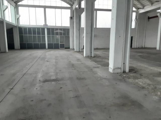 Locale Commerciale in affitto a Motta Visconti, Lombardia