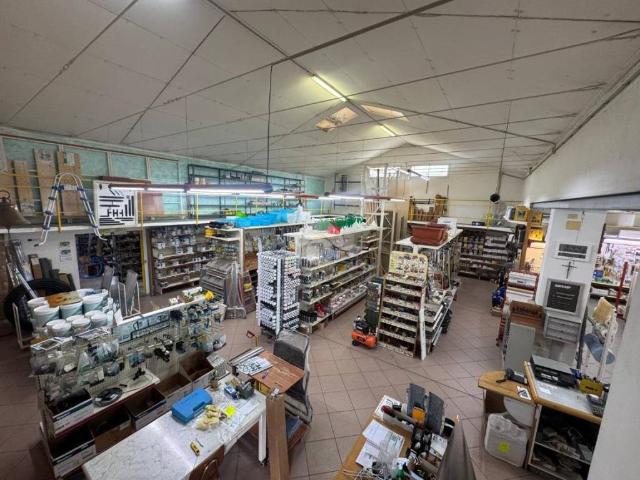 Locale Commerciale in affitto a Mozzecane, Veneto