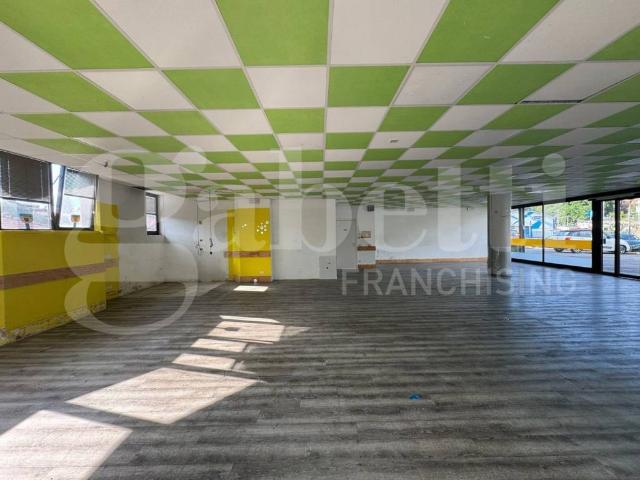 Locale Commerciale in affitto a Dorotina, Mozzo