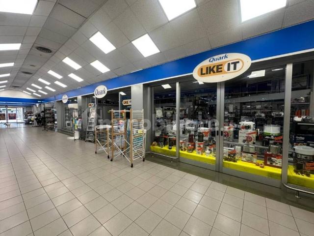 Locale Commerciale in affitto a Dorotina, Mozzo