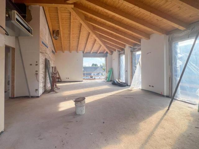 Locale Commerciale in affitto a Dorotina, Mozzo