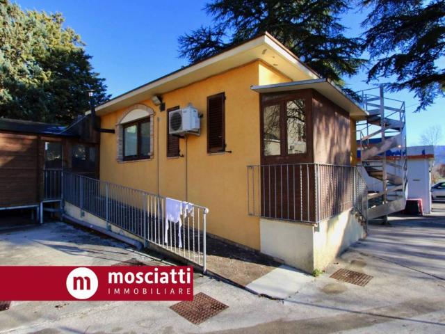 Locale Commerciale in affitto a Marche, Macerata