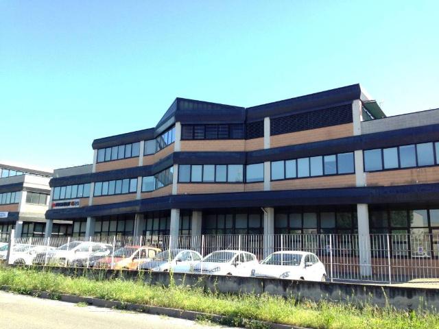 Locale Commerciale in affitto a Muggiò, Lombardia