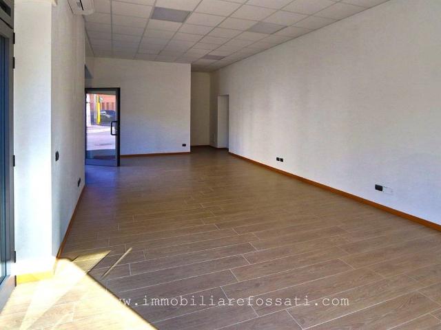 Locale Commerciale in affitto a Muggiò, Lombardia