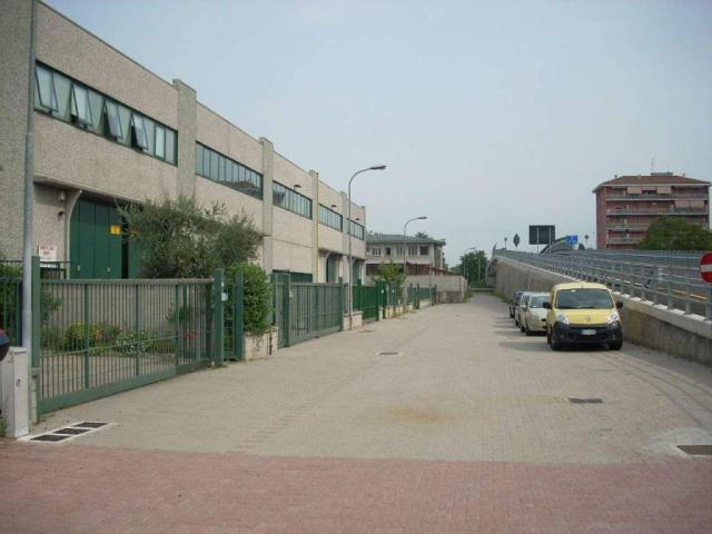 Locale Commerciale in affitto a San Carlo, Muggiò