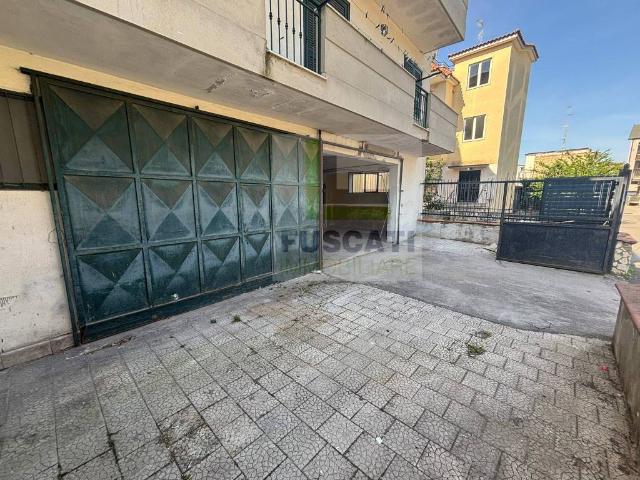Locale Commerciale in affitto a Mugnano Di Napoli, Campania