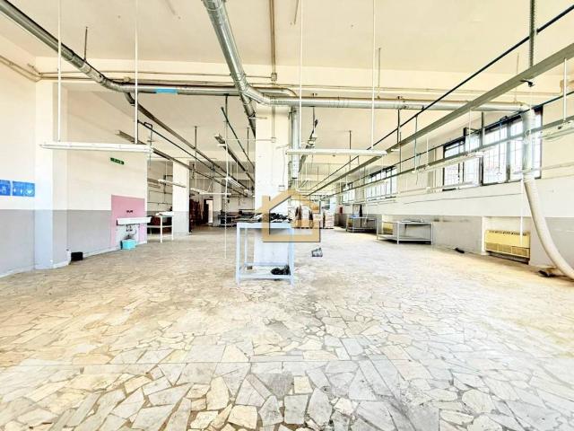 Locale Commerciale in affitto a Mugnano Di Napoli, Campania