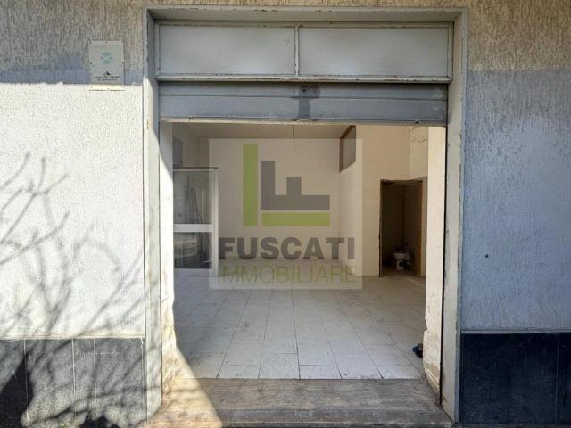 Locale Commerciale in affitto a Mugnano Di Napoli, Campania