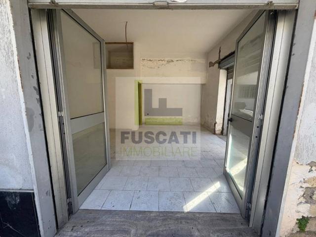 Locale Commerciale in affitto a Mugnano Di Napoli, Campania
