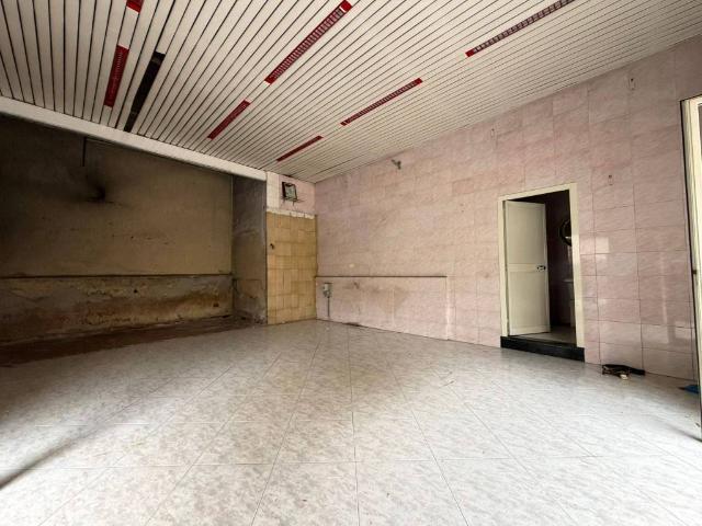 Locale Commerciale in affitto a Mugnano Di Napoli, Campania