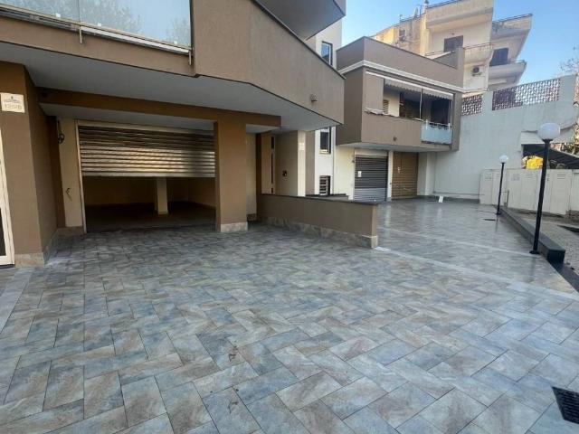 Locale Commerciale in affitto a Giugliano In Campania, Campania