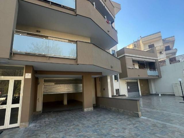 Locale Commerciale in affitto a Giugliano In Campania, Campania