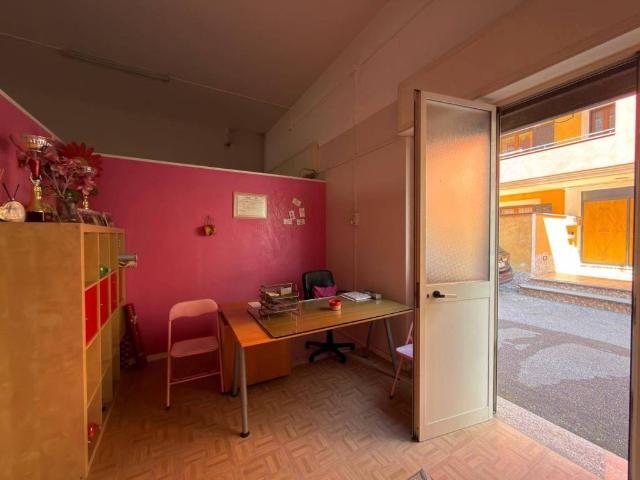 Locale Commerciale in affitto a Mugnano Di Napoli, Campania