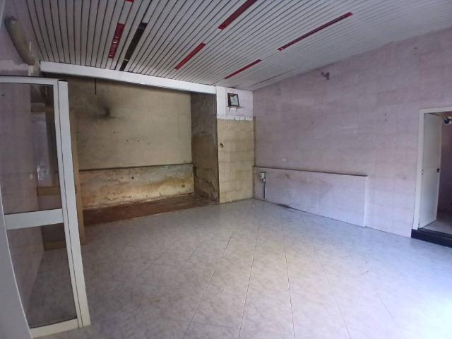 Locale Commerciale in affitto a Mugnano Di Napoli, Campania
