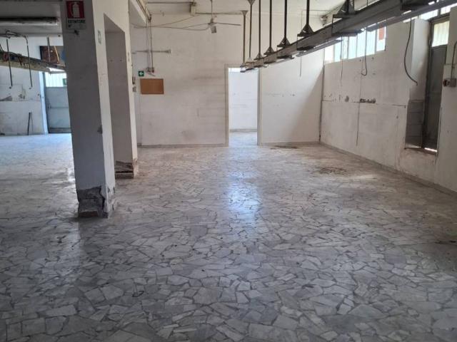 Locale Commerciale in affitto a Mugnano Di Napoli, Campania