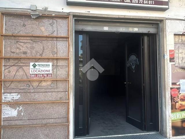 Locale Commerciale in affitto a Mugnano Di Napoli, Campania