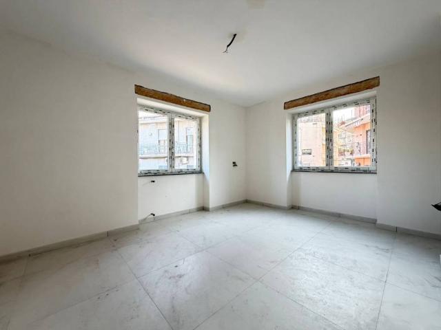 Locale Commerciale in affitto a Mugnano Di Napoli, Campania