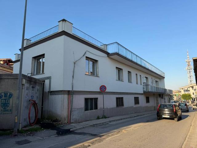 Locale Commerciale in affitto a Mugnano Di Napoli, Campania