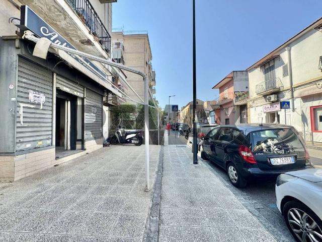 Locale Commerciale in affitto a Mugnano Di Napoli, Campania
