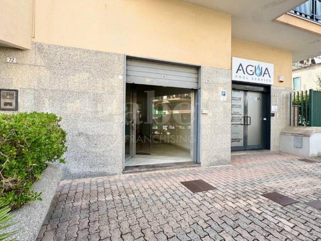 Locale Commerciale in affitto a Mugnano Di Napoli, Campania