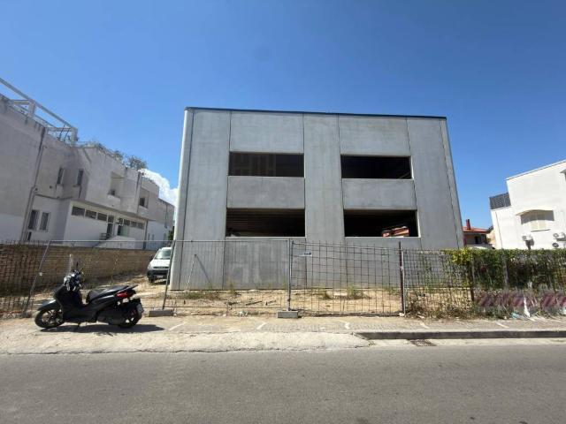 Locale Commerciale in affitto a Mugnano Di Napoli, Campania