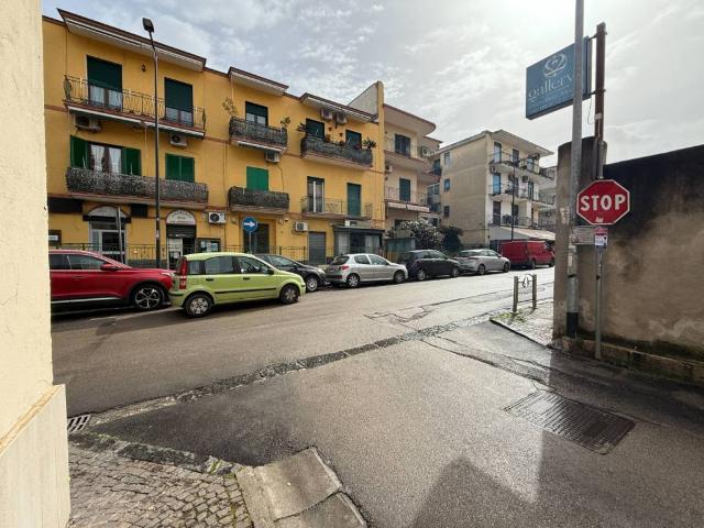 Locale Commerciale in affitto a Mugnano Di Napoli, Campania