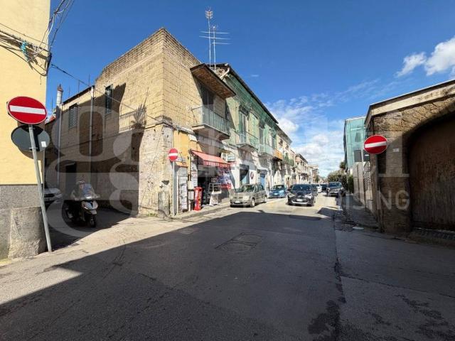 Locale Commerciale in affitto a Mugnano Di Napoli, Campania