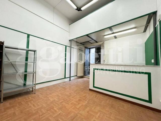 Locale Commerciale in affitto a Mugnano Di Napoli, Campania