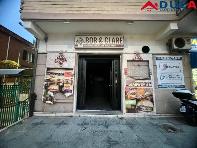 Locale Commerciale in affitto a Mugnano Di Napoli, Campania