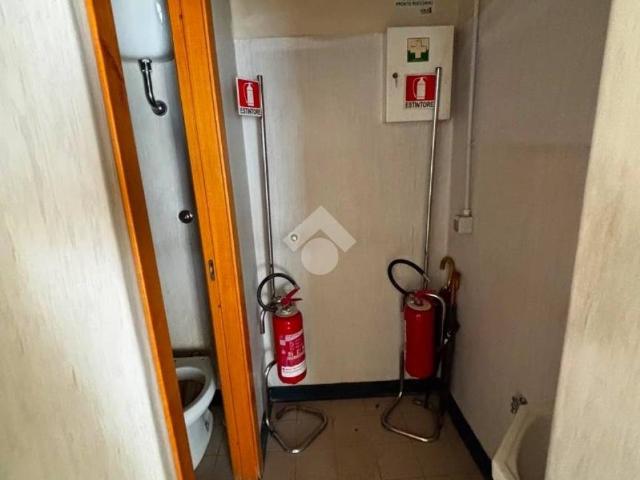 Locale Commerciale in affitto a Mugnano Di Napoli, Campania