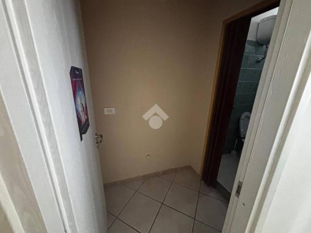 Locale Commerciale in affitto a Mugnano Di Napoli, Campania
