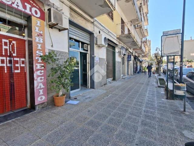 Locale Commerciale in affitto a Mugnano Di Napoli, Campania