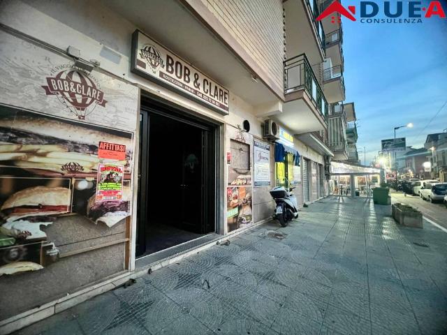 Locale Commerciale in affitto a Mugnano Di Napoli, Campania