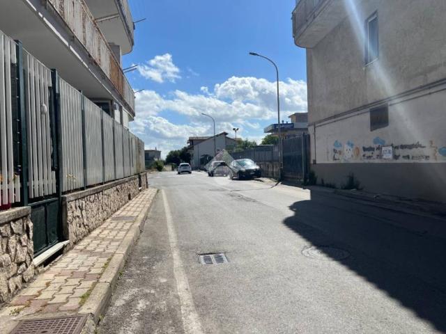 Locale Commerciale in affitto a Mugnano Di Napoli, Campania