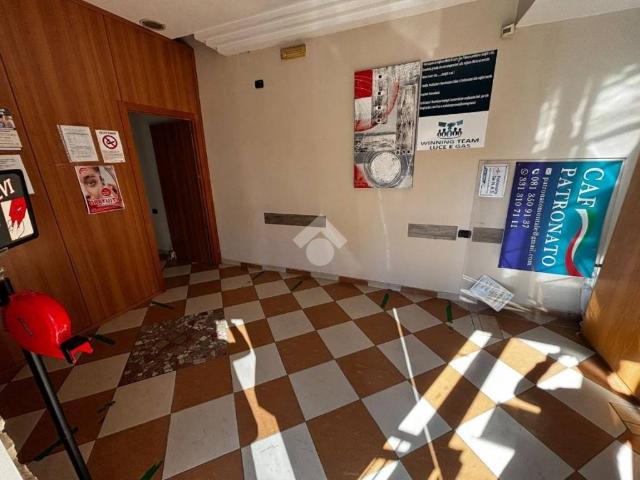 Locale Commerciale in affitto a Mugnano Di Napoli, Campania