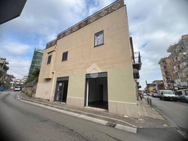 Locale Commerciale in affitto a Mugnano Di Napoli, Campania