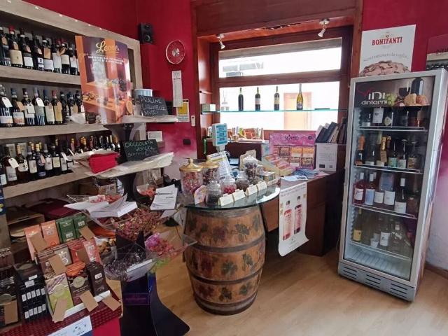 Locale Commerciale in affitto a Puglia, Lecce