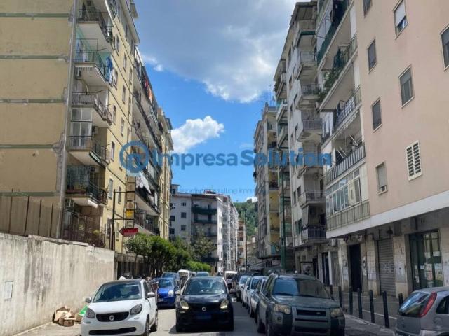 Locale Commerciale in affitto a Municipalità 10, Campania