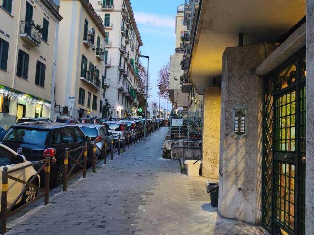Locale Commerciale in affitto a Municipalità 5, Campania