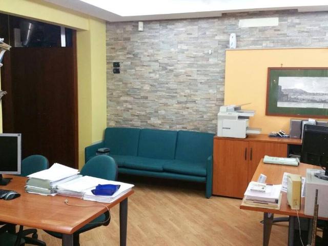 Locale Commerciale in affitto a Municipalità 5, Campania