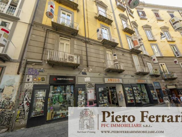 Locale Commerciale in affitto a Municipalità 2, Campania