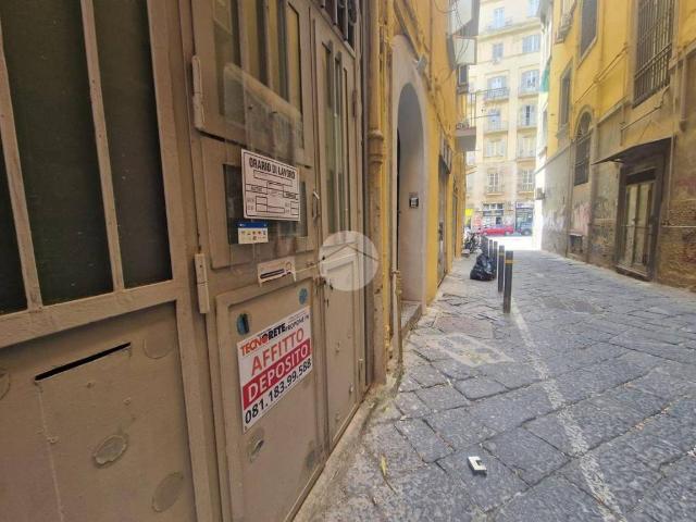 Locale Commerciale in affitto a Municipalità 2, Campania