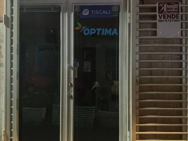 Locale Commerciale in affitto a Municipalità 5, Campania