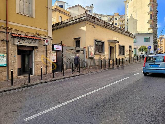Locale Commerciale in affitto a Municipalità 5, Campania